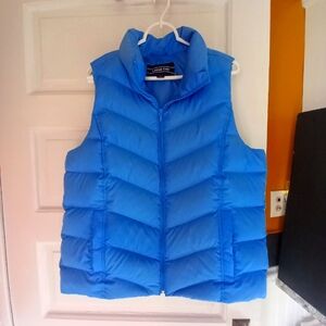 New LANDS END DOWN PUFFER VEST size L. Can be mens M